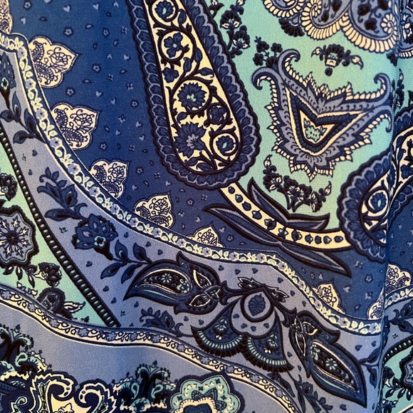 AVENUE SZ 20 SLEEVELESS ASYMMETRICAL BLU PAISLEY PRINT TOP - Picture 6 of 9